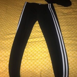 Small leggings with white stripes